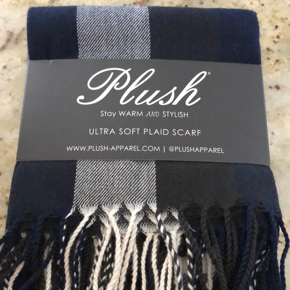 🎉HP🎉NWT Plush ultra soft plaid scarf with fringe - Picture 4 of 7